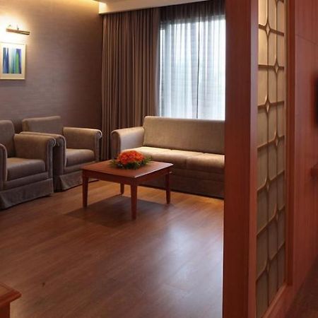 Monsoon Empress Kochi Otel Dış mekan fotoğraf